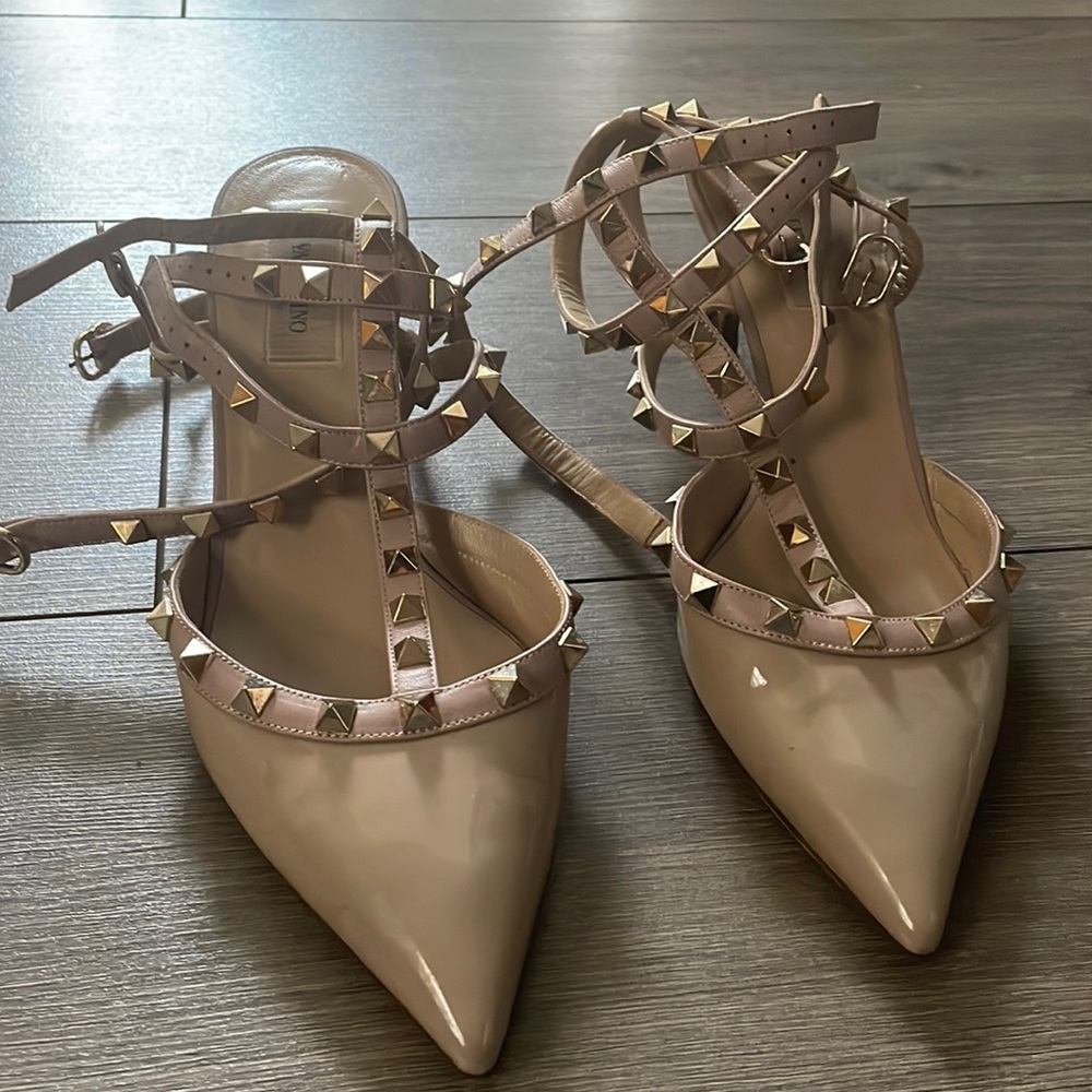 Valentino Rockstuds, in nude.